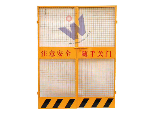 馬王堆建設(shè)張家界項目整車電梯井門裝車發(fā)貨